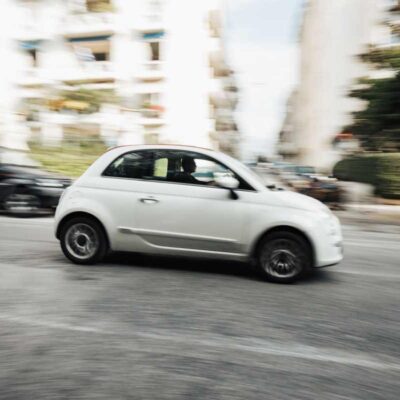 Tra parcheggi stretti e urti leggeri: quando una copertura collisione fa davvero la differenza