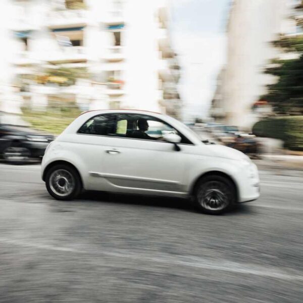 Tra parcheggi stretti e urti leggeri: quando una copertura collisione fa davvero la differenza