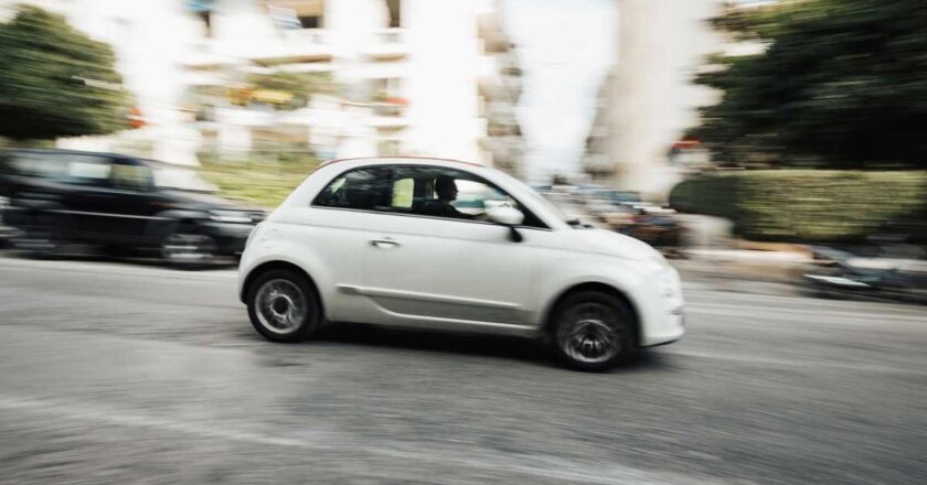Tra parcheggi stretti e urti leggeri: quando una copertura collisione fa davvero la differenza